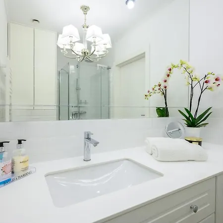 Sunset Boulevard 1 9 Bulwar Zachodzącego Słońca 1 W Marina Royale