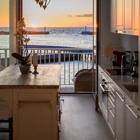Sunset Boulevard 1 9 Bulwar Zachodzacego Slonca 1 W Marina Royale Apartment *